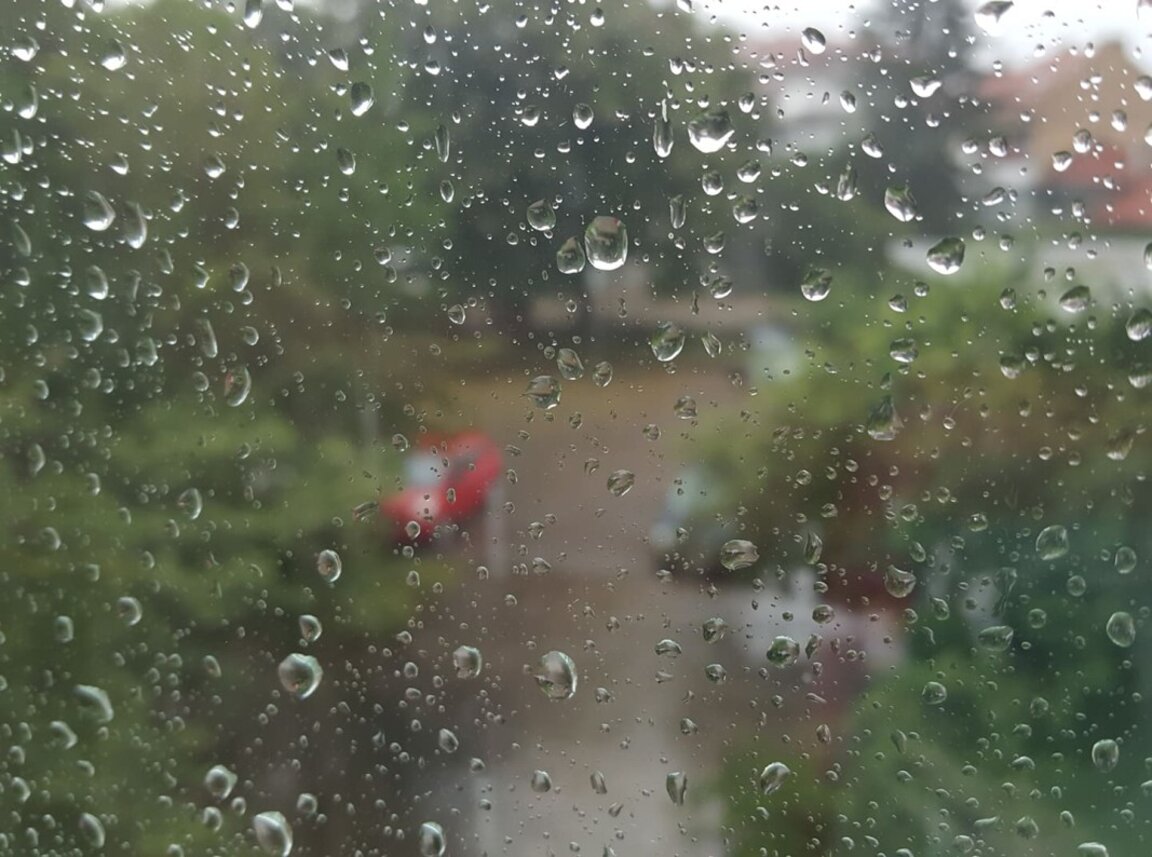 Дъжд и гръмотевици