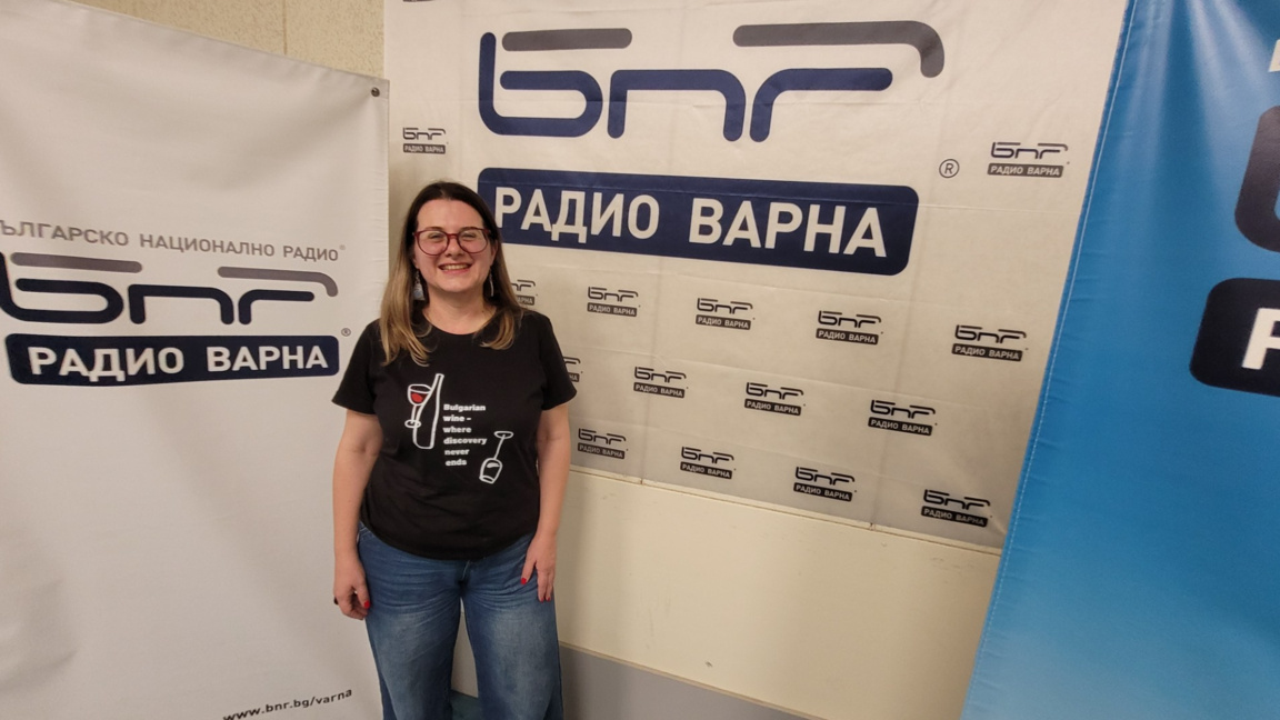 Юлия Баховски в студиото на Радио Варна