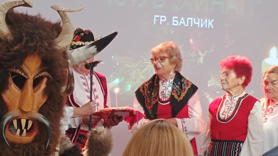 Майсторът на сурвакарски маски Людмил Йорданов: Червеното плаши злото