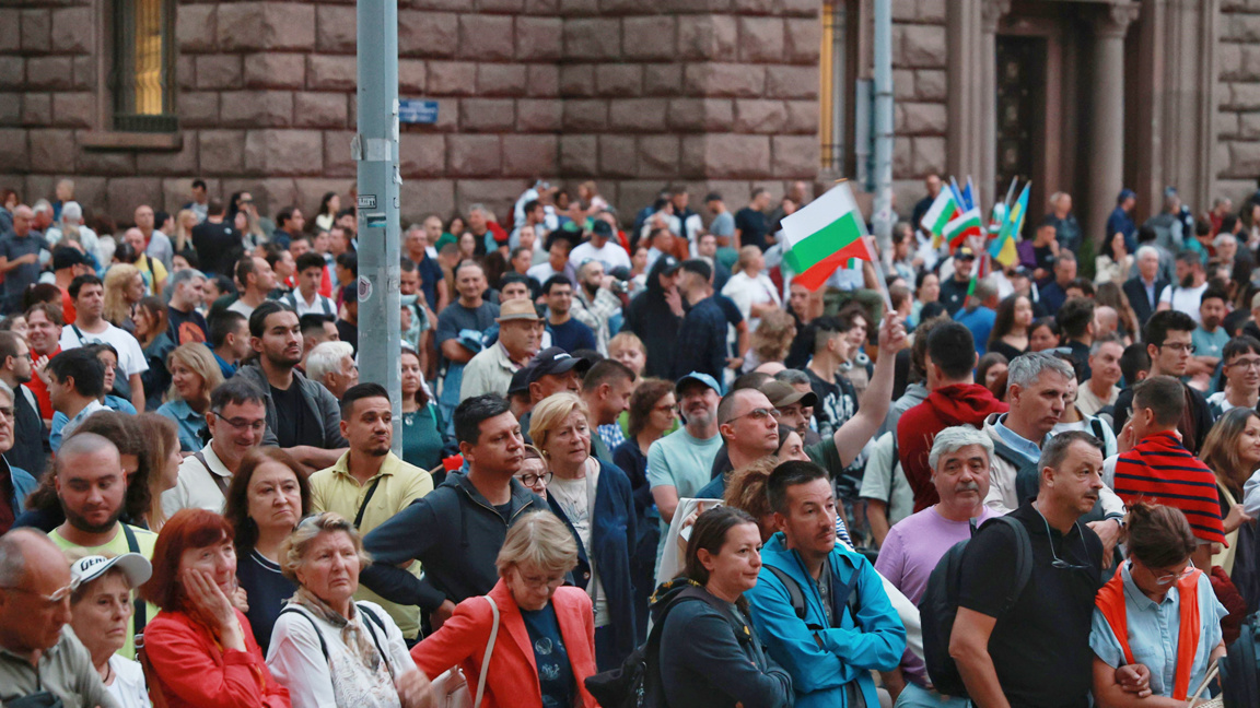 Anti-government protest blocks Sofia city center