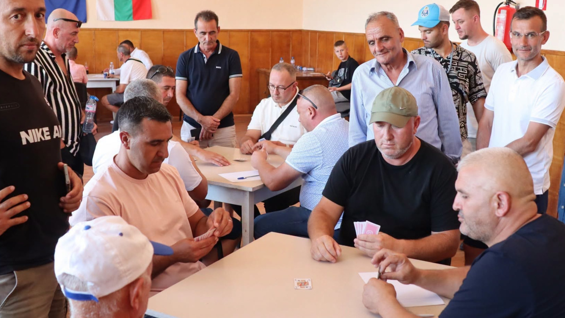 В Горно Прахово организират турнир по белот