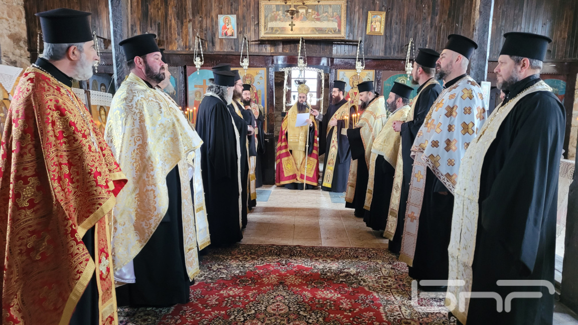 Митрополит Арсений призова да се въведе  вероучение в училищата