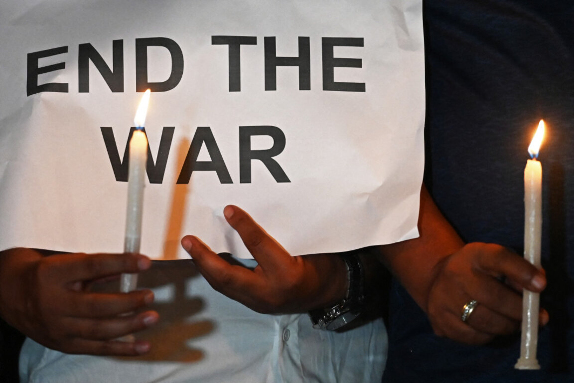 Бдение в Лалитпур, Непал, в памет на загиналите граждани на страната при нападението на "Хамас" срещу Израел, 9 октомври 2023 г.