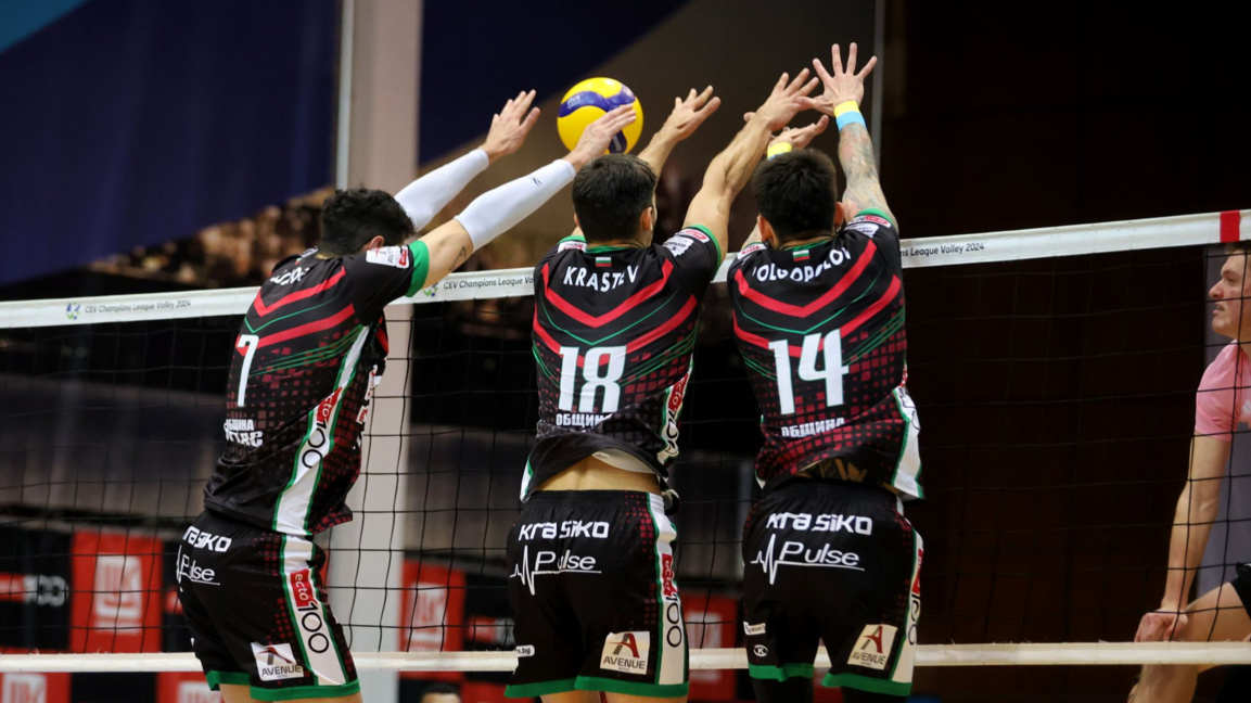 Нефтохимик 2010 победи ВК Берое.