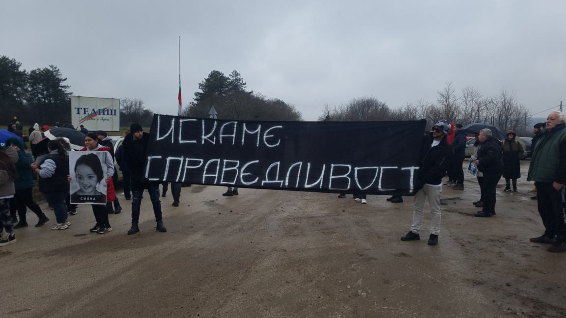 Протестиращи се събраха в участък от път I-3 при разклона за село Телиш