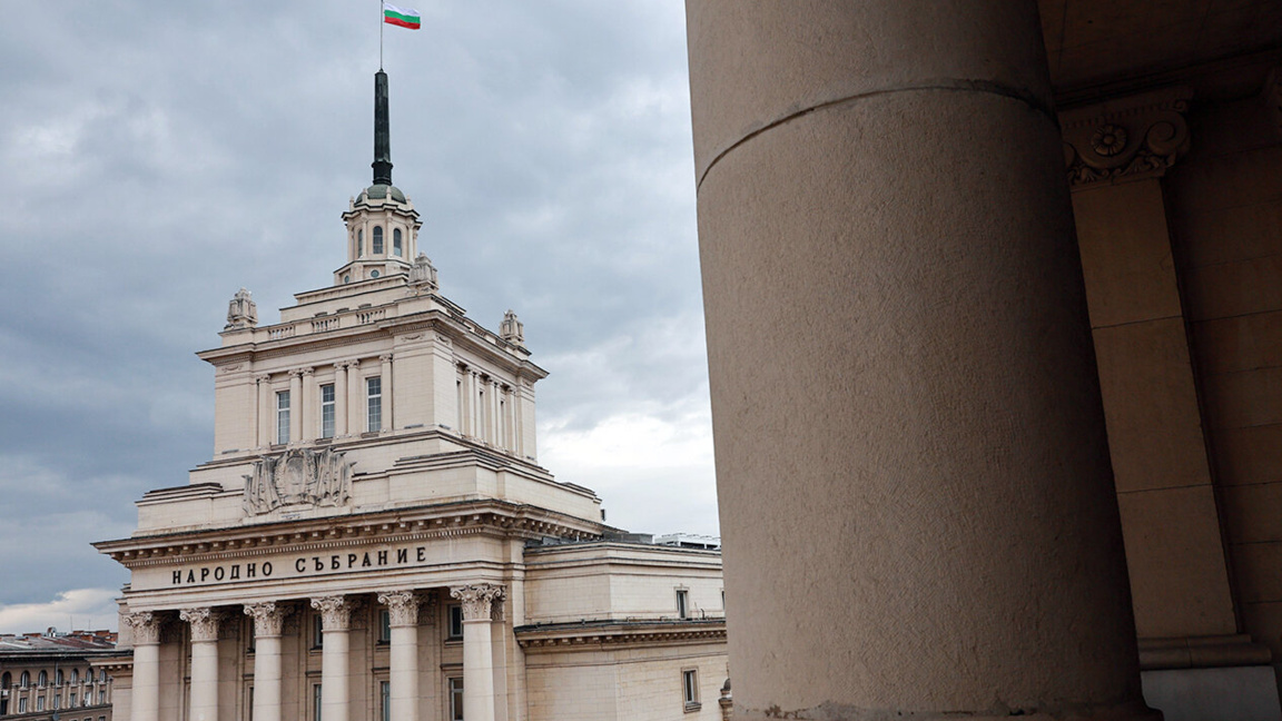 Was the election campaign for the 52nd Parliament motivating or lacking ideas?