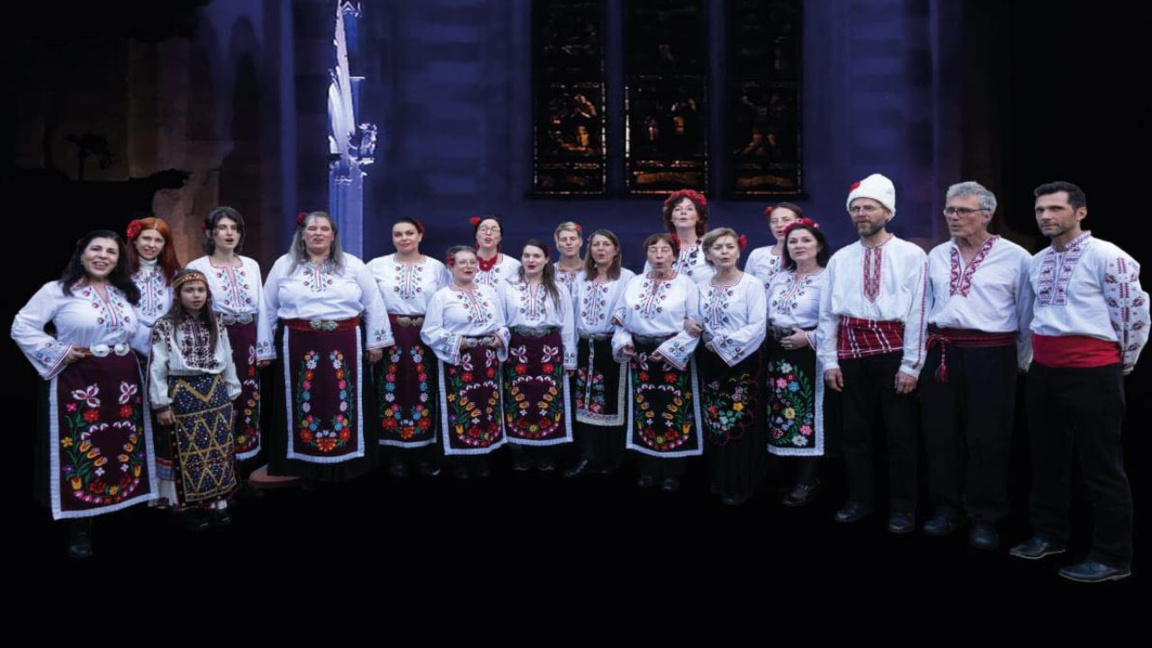 Préparatifs pour un concert aux rythmes folkloriques bulgares en Suisse