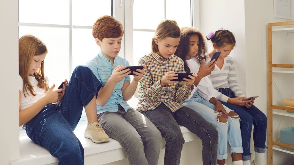 Ban on smart devices in Bulgarian schools will come into effect in November
