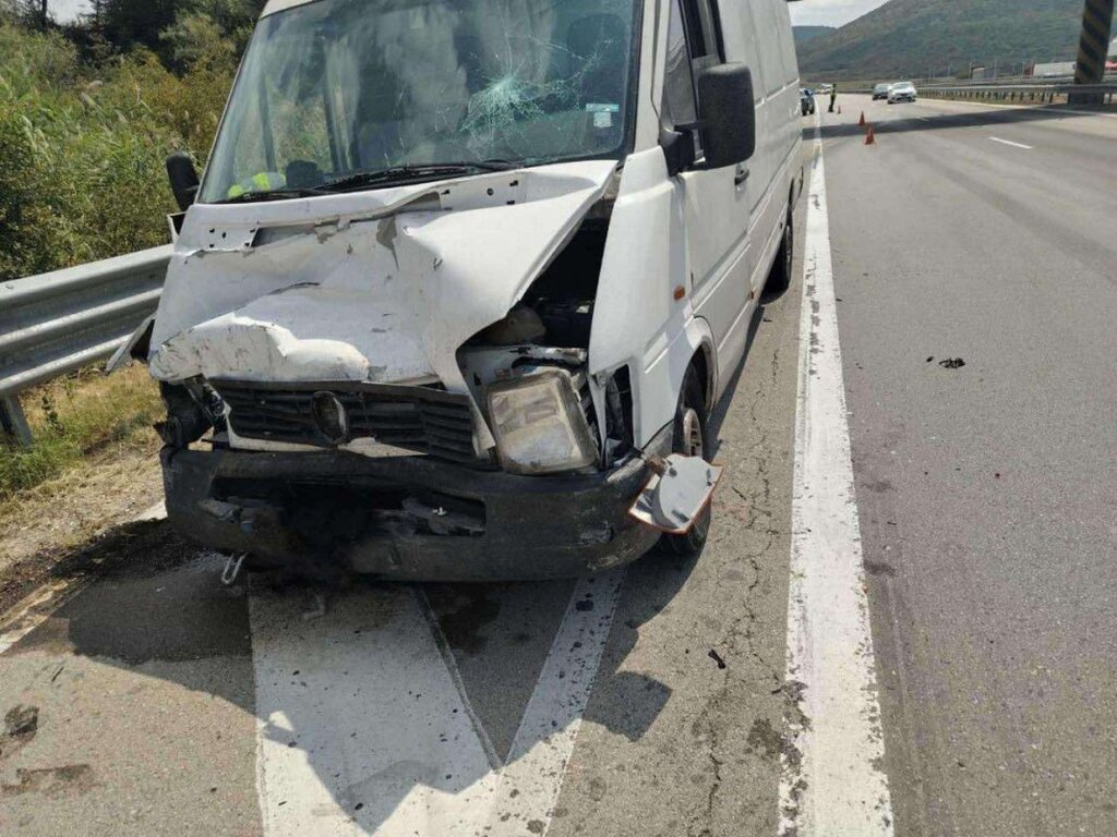 Временна организация на движението по АМ "Хемус" край Шумен заради катастрофа