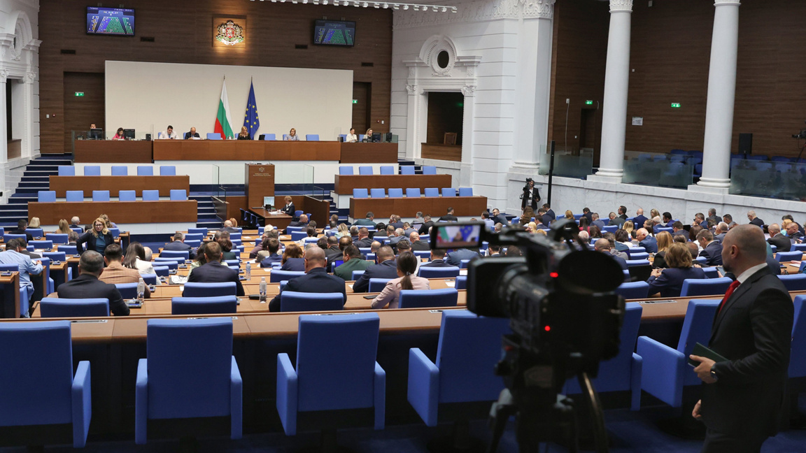 Deputații și-au înghețat salariile la nivelul din martie 2026