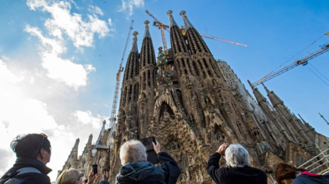 Завършиха централната кула на Саграда Фамилия 