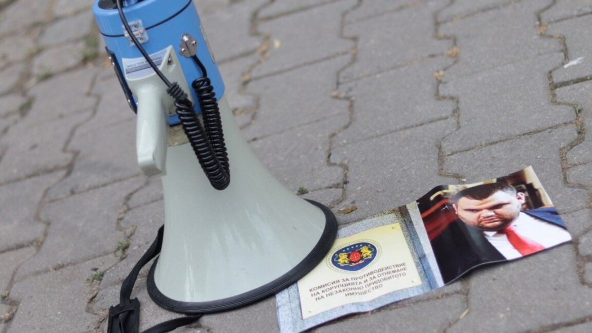 Весислава Танчева: Косата коси тревата и отсича онези, които стърчат