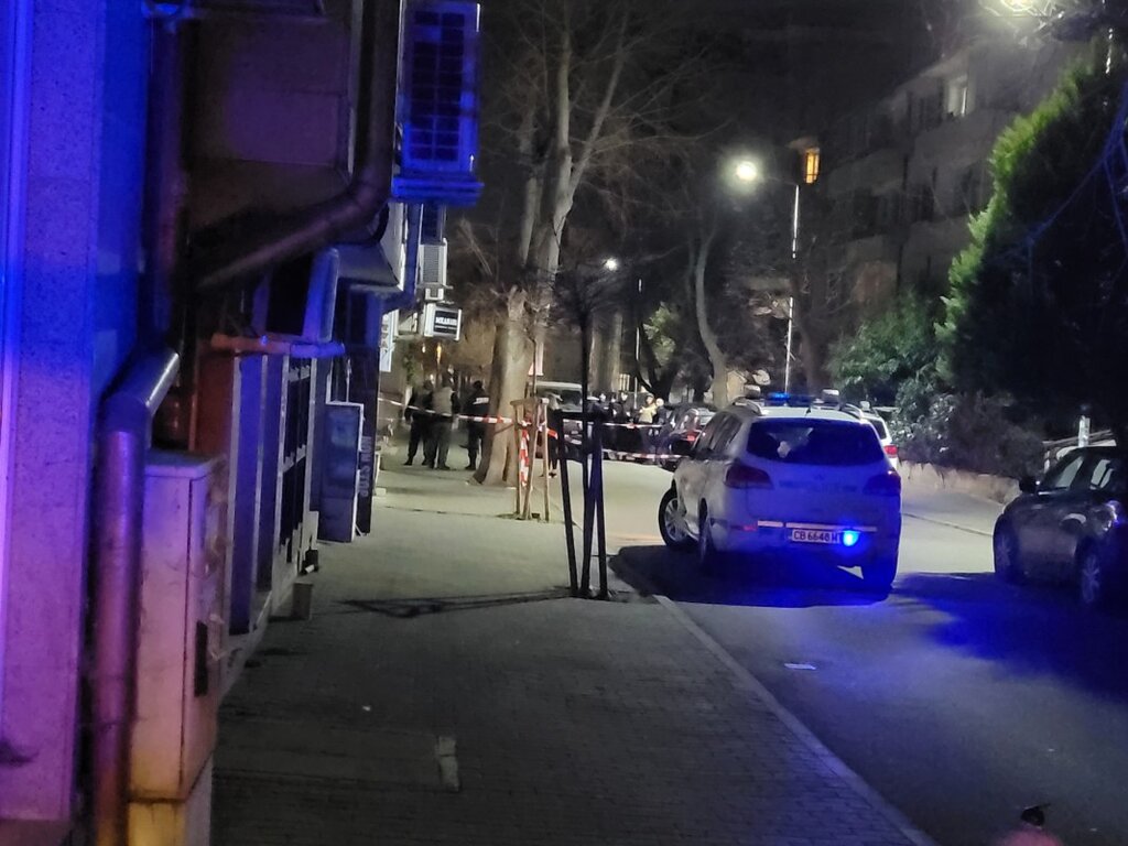 Обезвредиха граната, открита в гардероба на апартамент в центъра на Бургас