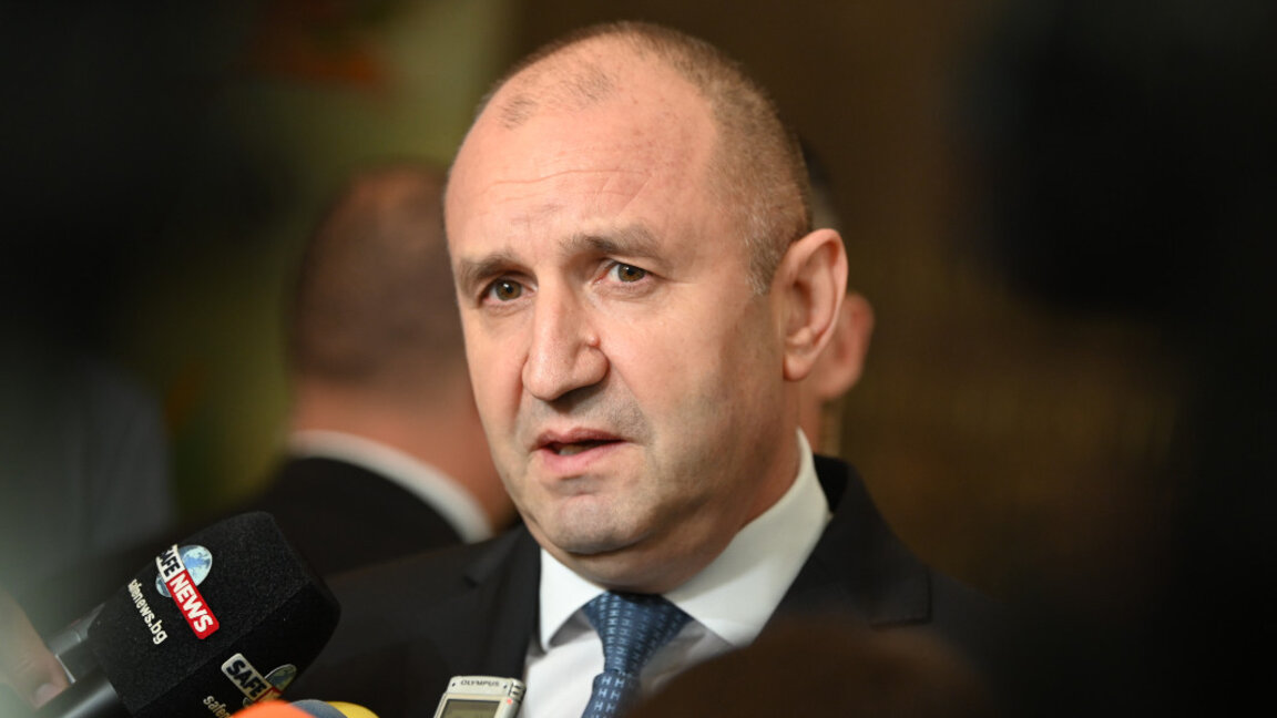 Радев: Правителството и НС да съхраняват и развиват Българската армия, не да я ползват за донор