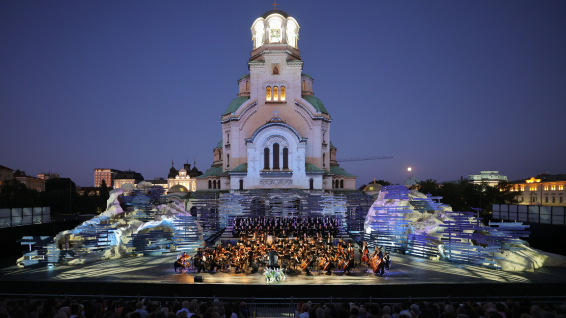 La Ópera de Sofía alega a los melómanos con festivales al ras del cielo 