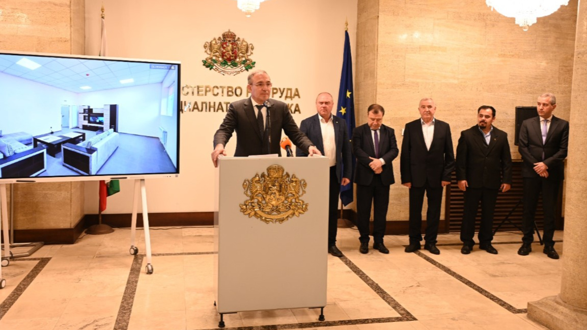 Домове за възрастни хора отварят врати в Плешивец и Ракитница