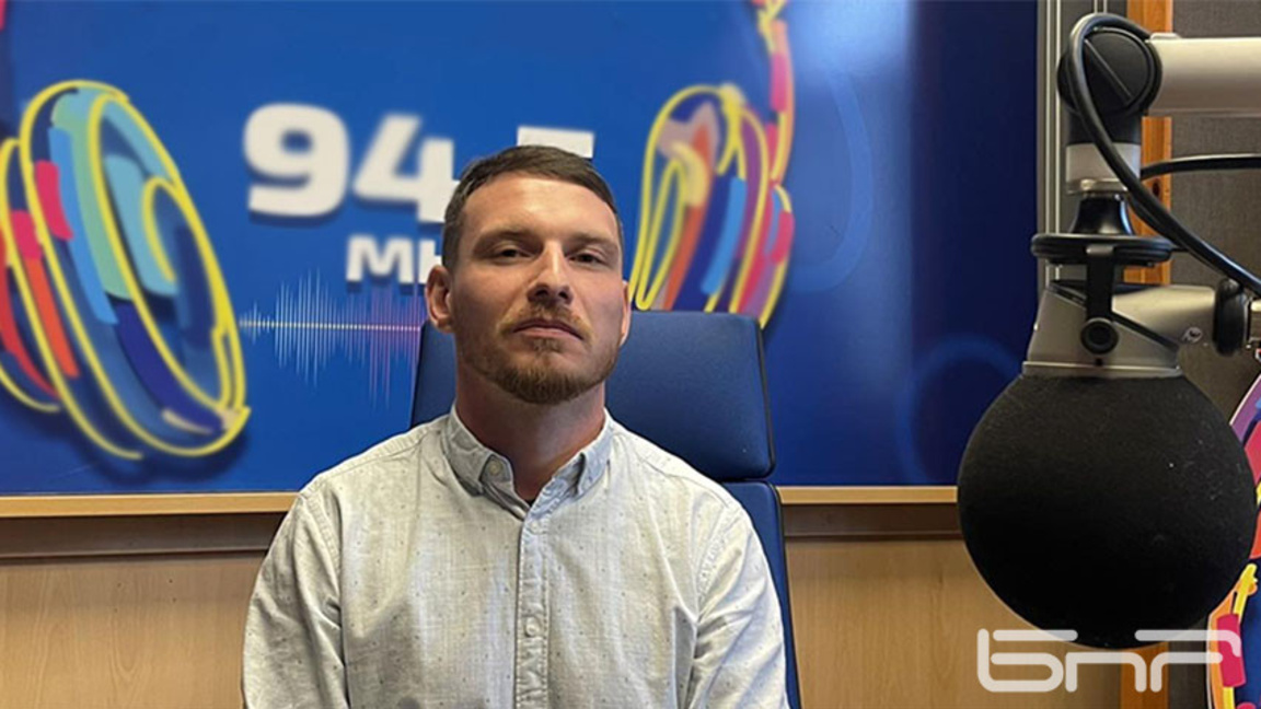 Адриан Николов