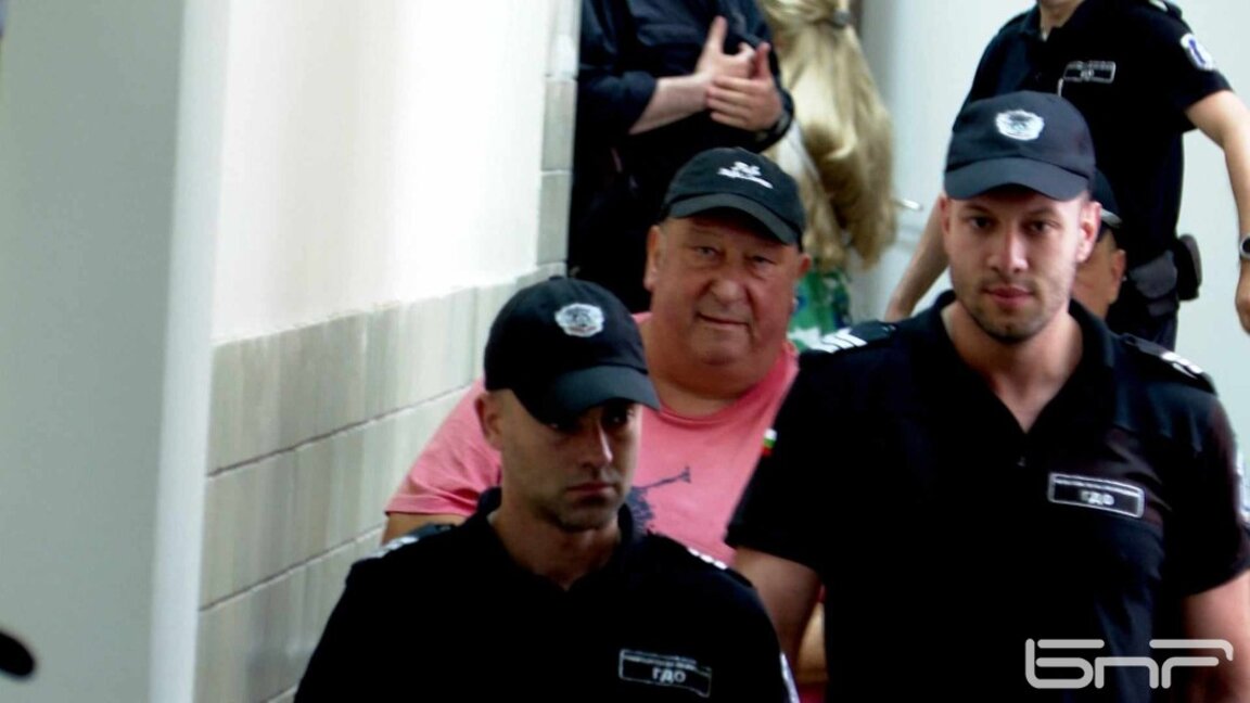 Валентин Желев остава в ареста