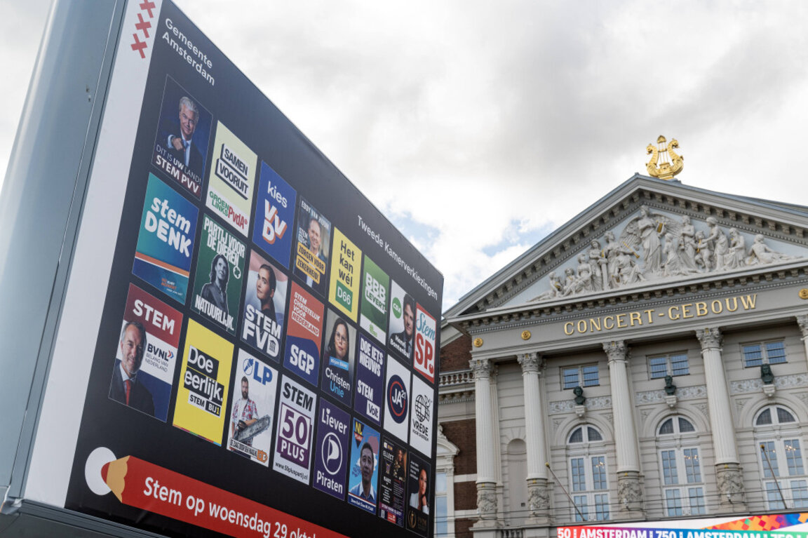 В Нидерландия гласуват на предсрочни парламентарни избори