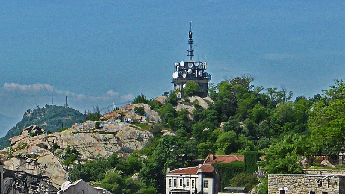 Ремонтни дейности текат на Сахат тепе