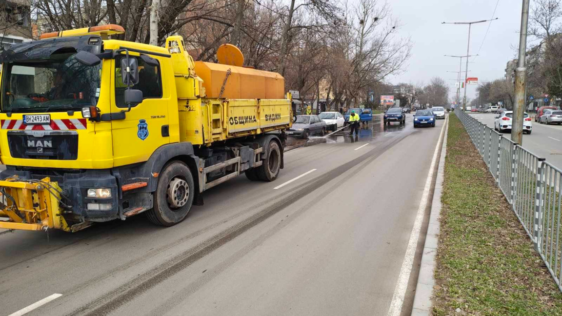 Пролетното почистване във Видин започна с миене на улици