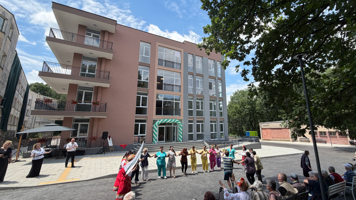 Новопостроен дом за 160 възрастни хора беше открит в Хасково