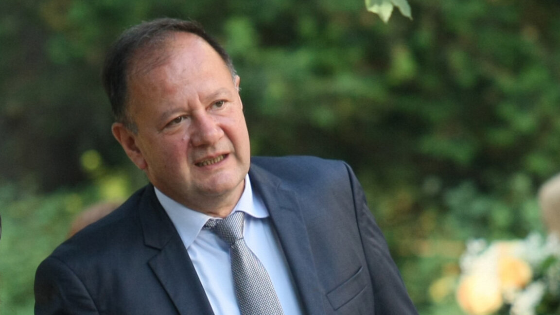 Михаил Миков