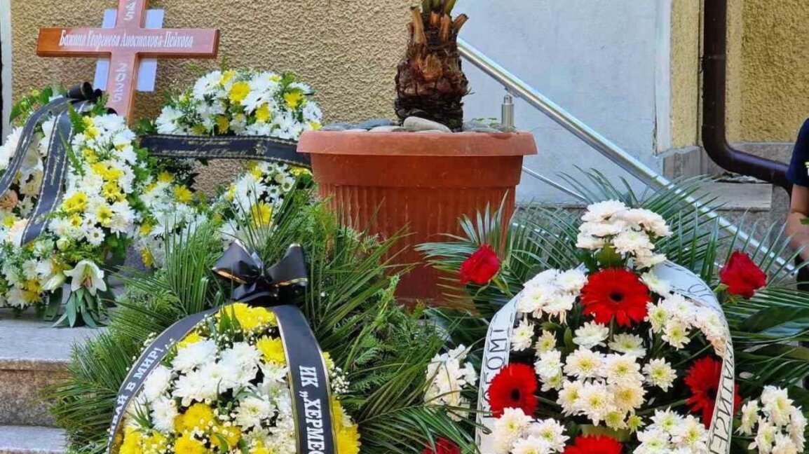 Пловдив и литературна България изпратиха Божана Апостолова