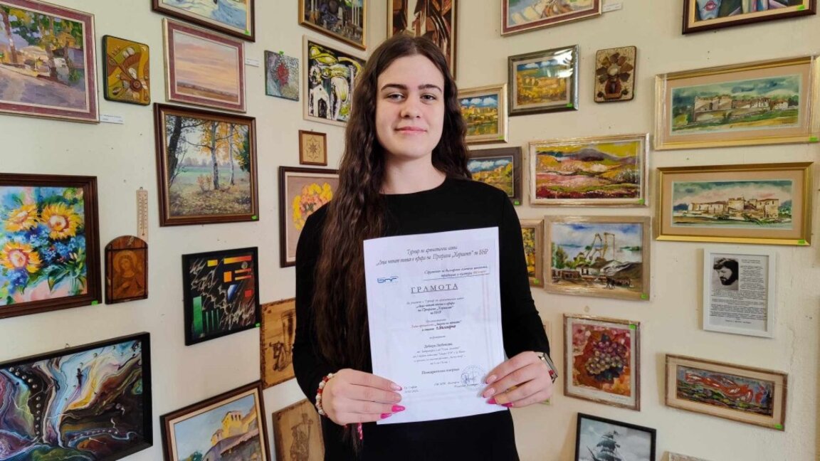 Дебора Любенова