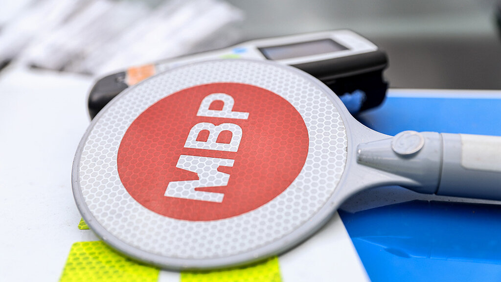 Камион със спукана гума по магистрала "Струма", шофьорът – на амфетамин