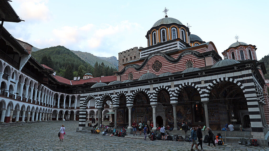 El Monasterio de Rila da la bienvenida a los 200 peregrinos del Camino del Milagroso de Rila