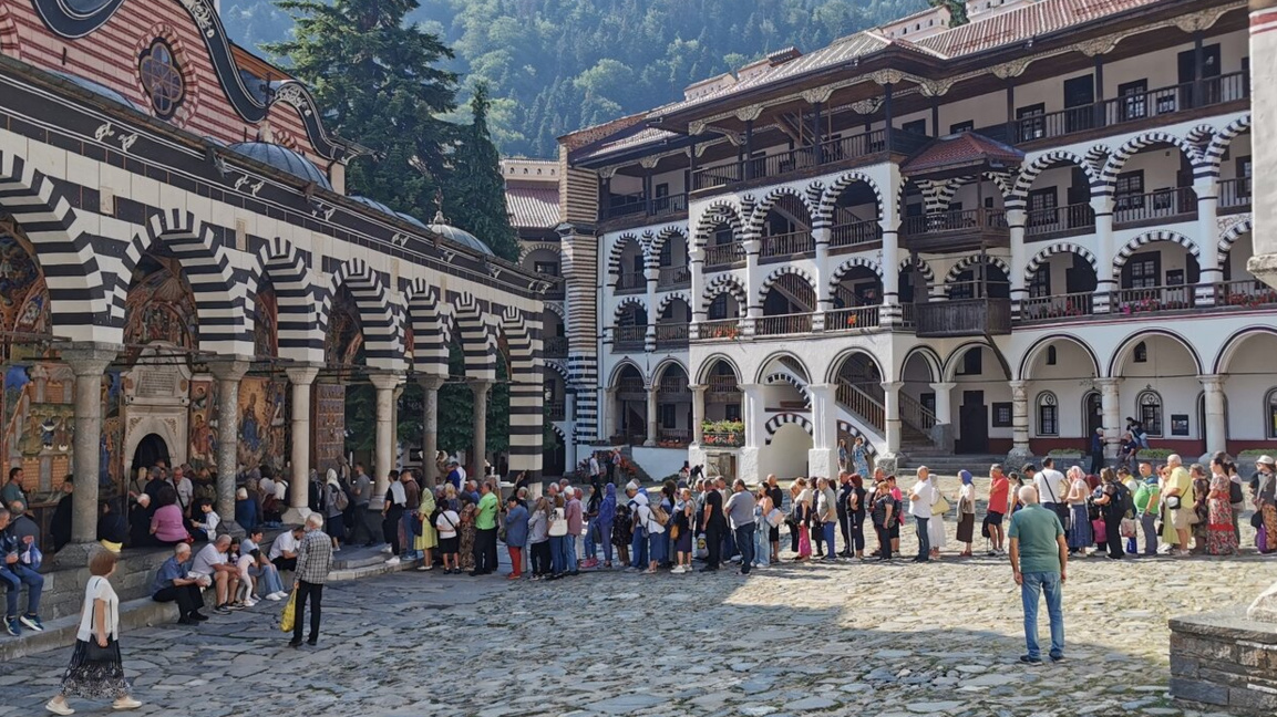 Hundreds flock to Rila Monastery to mark the Dormition of St. Ivan of Rila