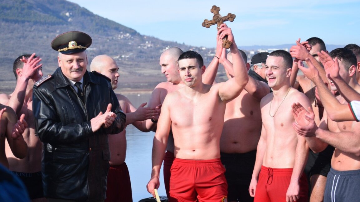 Курсант спаси кръста в Шумен