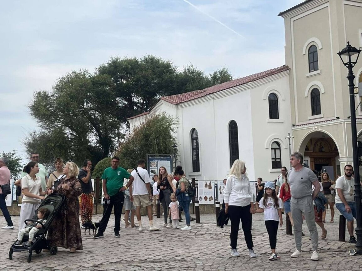 В Созопол се провежда фестивалът "Вино и любов"