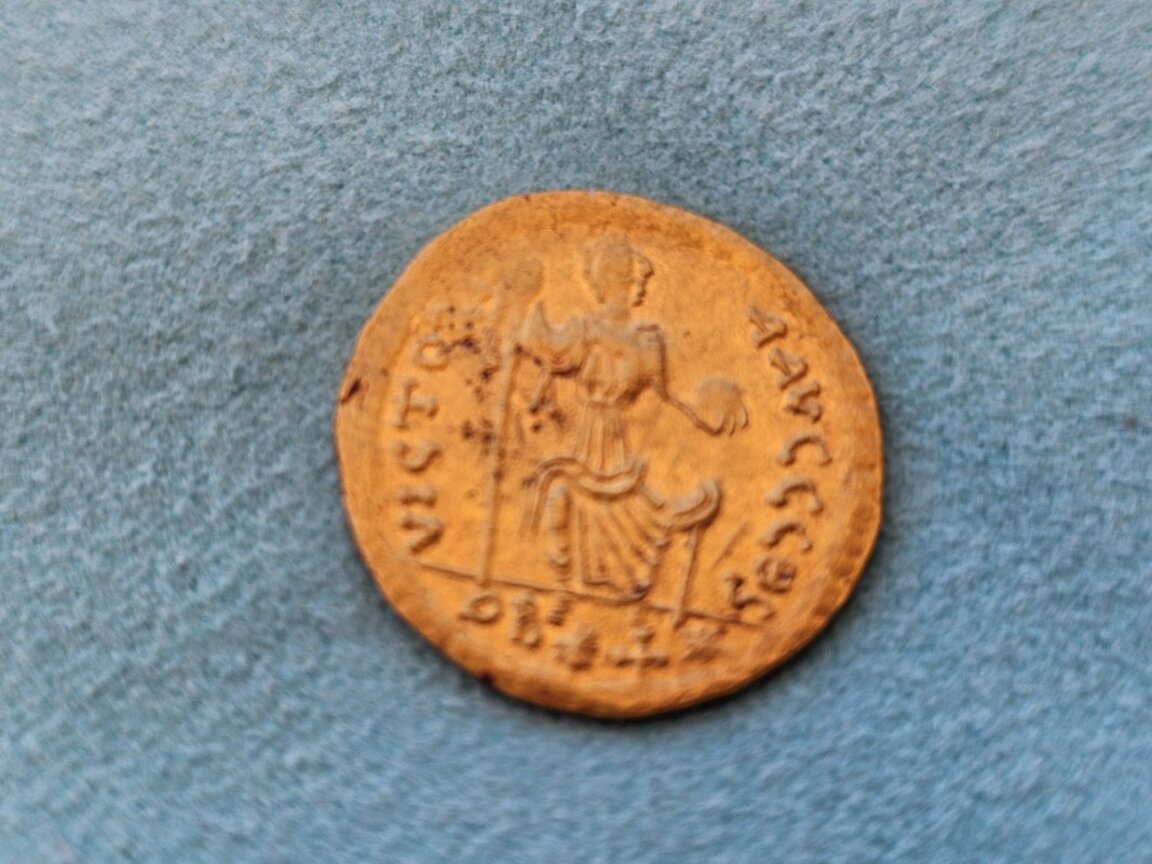 Златна монета от времето на Юстиниан I е открита край Сливен