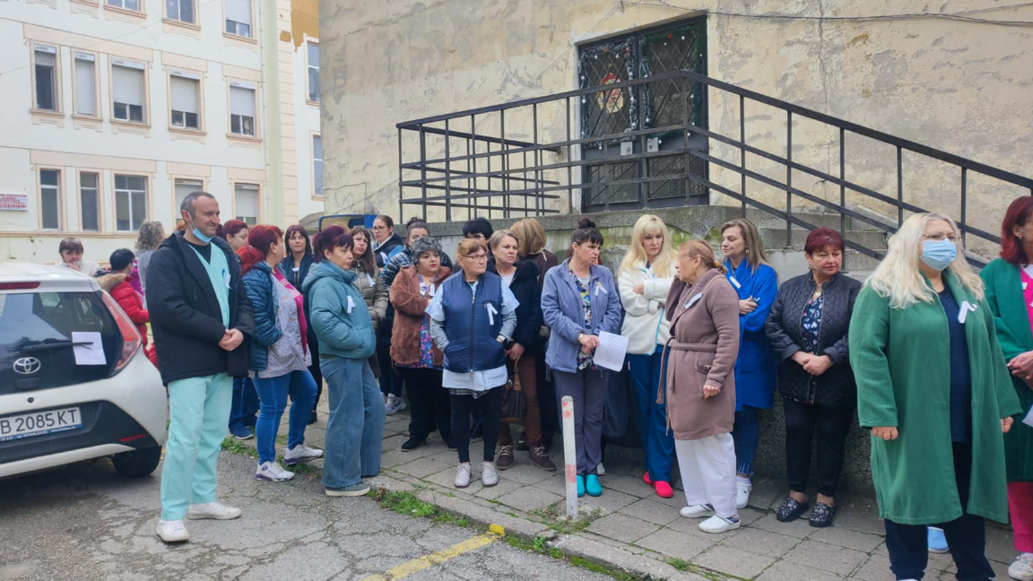 Масов протест на медицински сестри в Ямбол