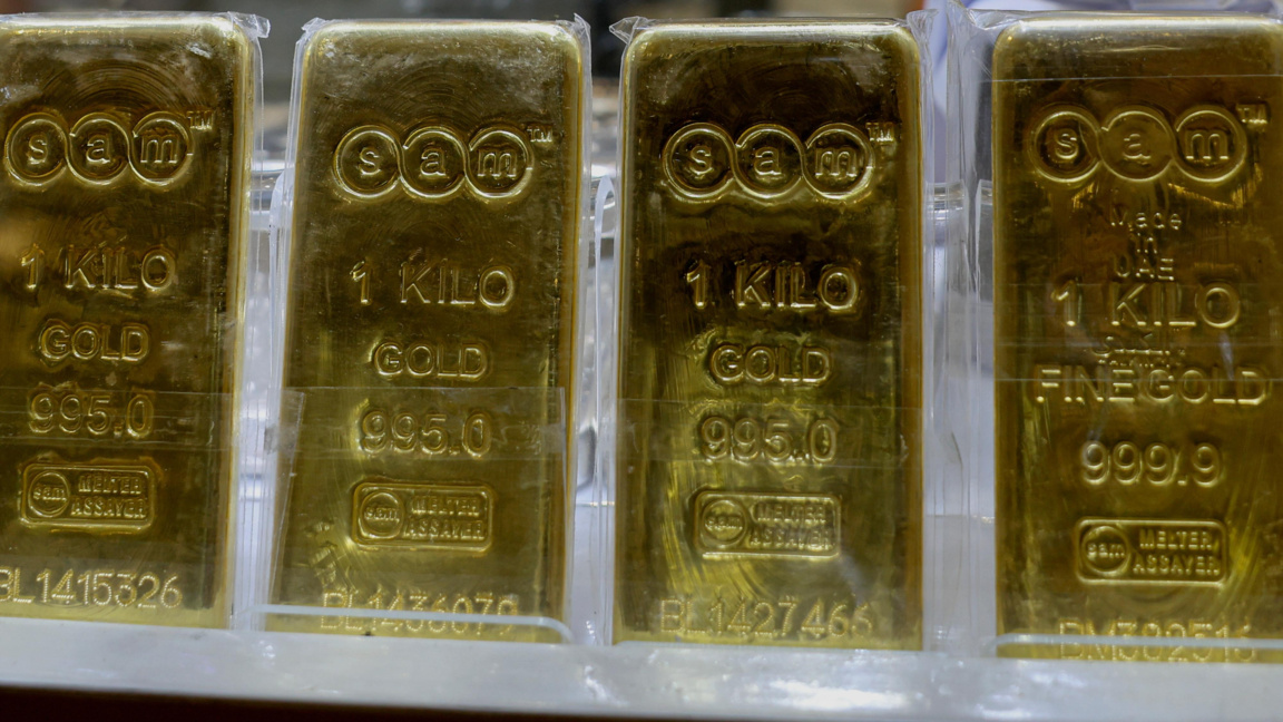 Продължава спадът в цената на златото