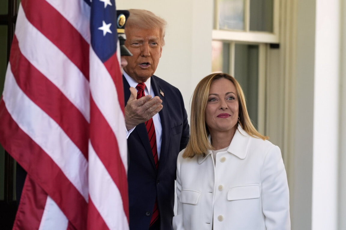 Доналд Тръмп приветства Джорджа Мелони в Белия дом, 17 април 2025 г., във Вашингтон.