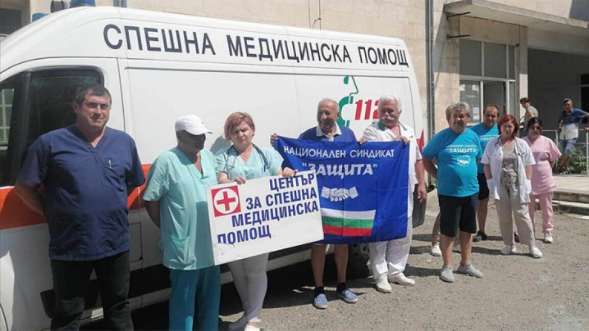 Палатков лагер разпъват протестиращи пред здравното министерство