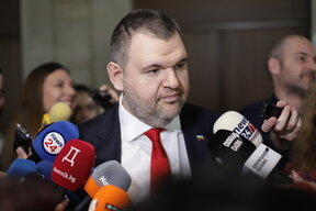Незабавно прекратяване на дерогацията за "Лукойл" е условието на ДПС за подкрепа на правителството