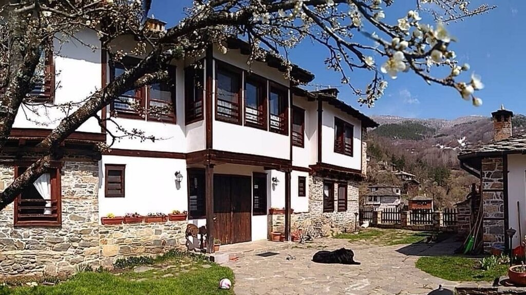 Turistas de todo el mundo descubren la magia del pueblo de Kosovo en los Ródopes
