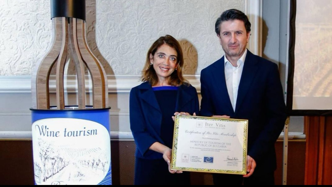 The Tourism Minister, Miroslav Borshosh, received the certificate confirming Bulgaria's membership of The Wine Route.