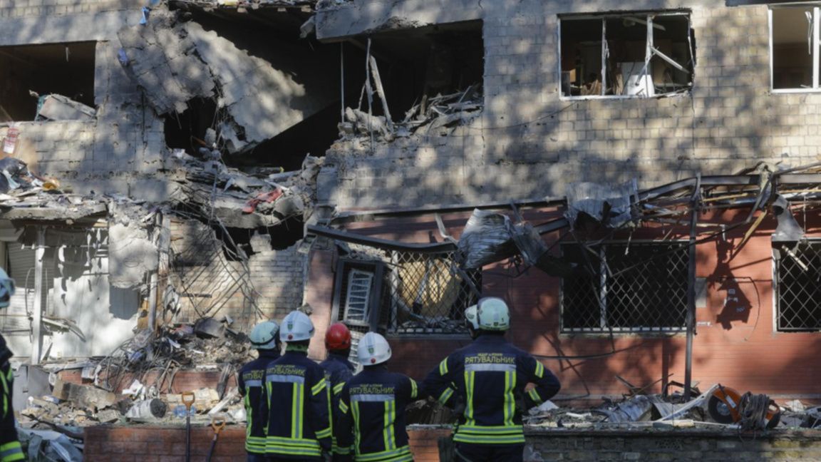 Отново масирани въздушни атаки срещу Киев и други украински градове