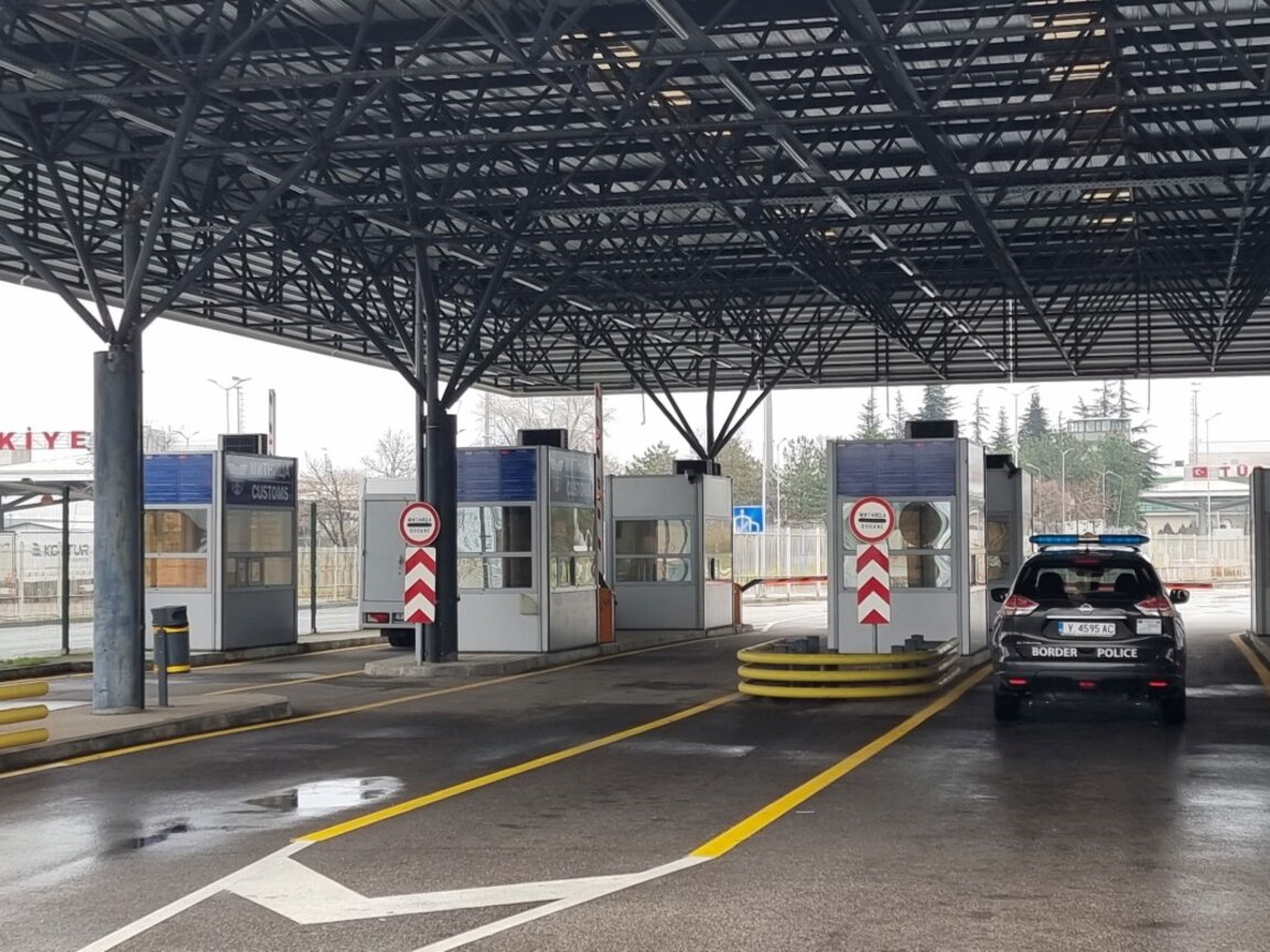 Интензивен трафик на товарни автомобили на изходите за Турция