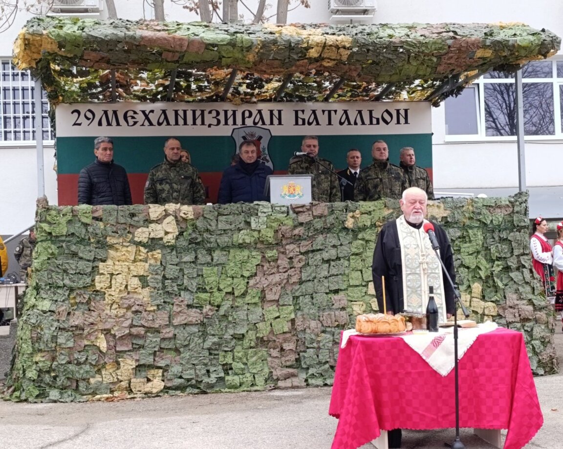 Обновиха сграда на батальон