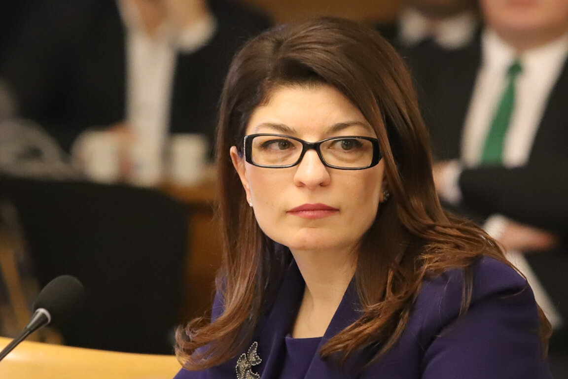 Десислава Атанасова по време на изслушването на кандидатите за съдии в Конституционния съд от квотата на НС -  18 януари 2024 г.