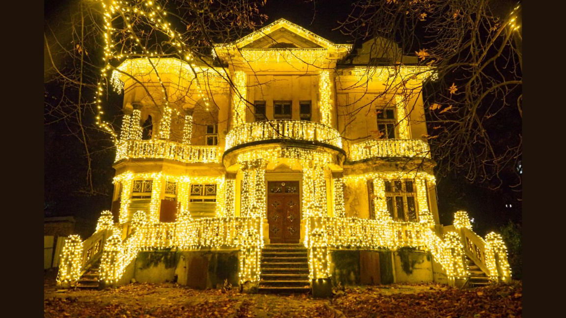Weihnachtlicher Glanz und Neubeginn für das legendäre „Haus mit den Erdbeeren“