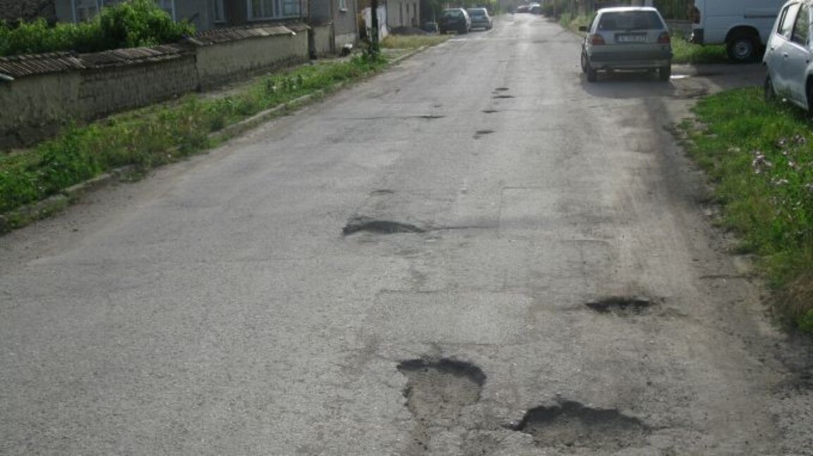Питат отново защо се бави основния ремонт на пътя Царево - М. Търново