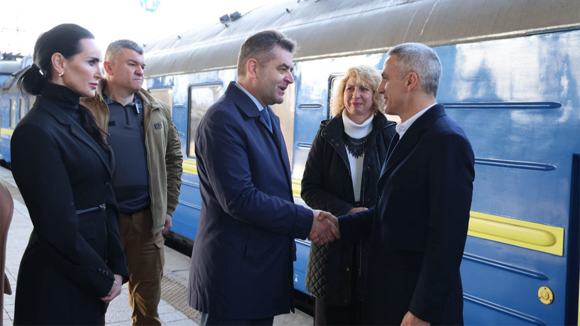 СPremierul interimar și cinci miniștri, în vizită la Kiev