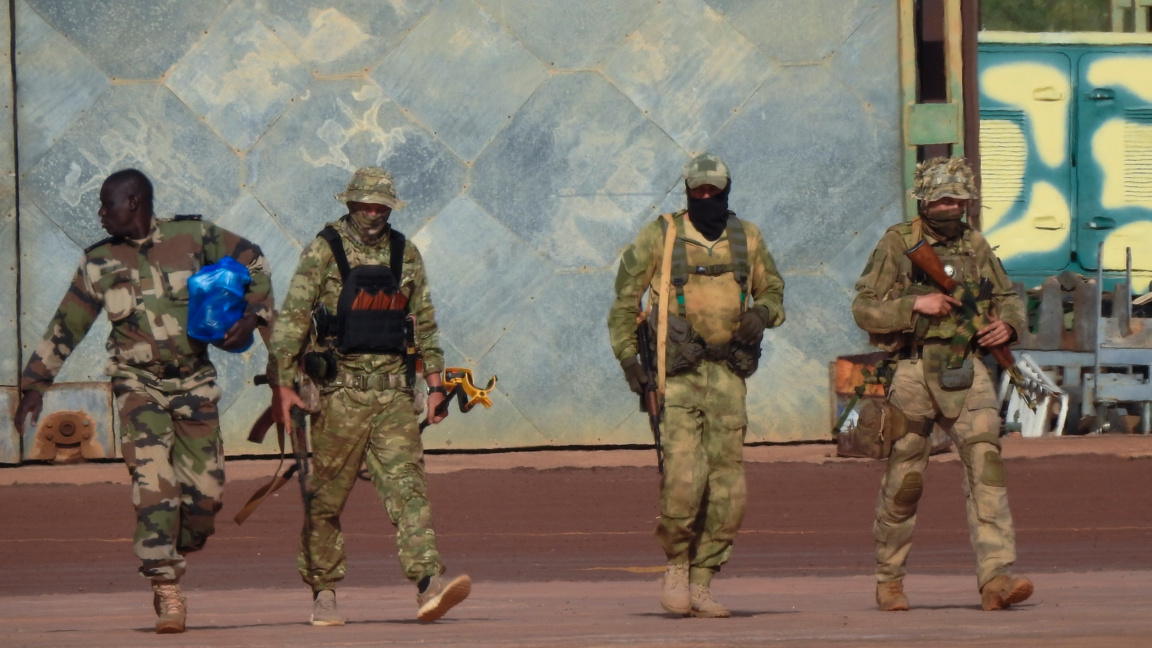 Снимка, направена от френската армия на руски военни наемници в Мали